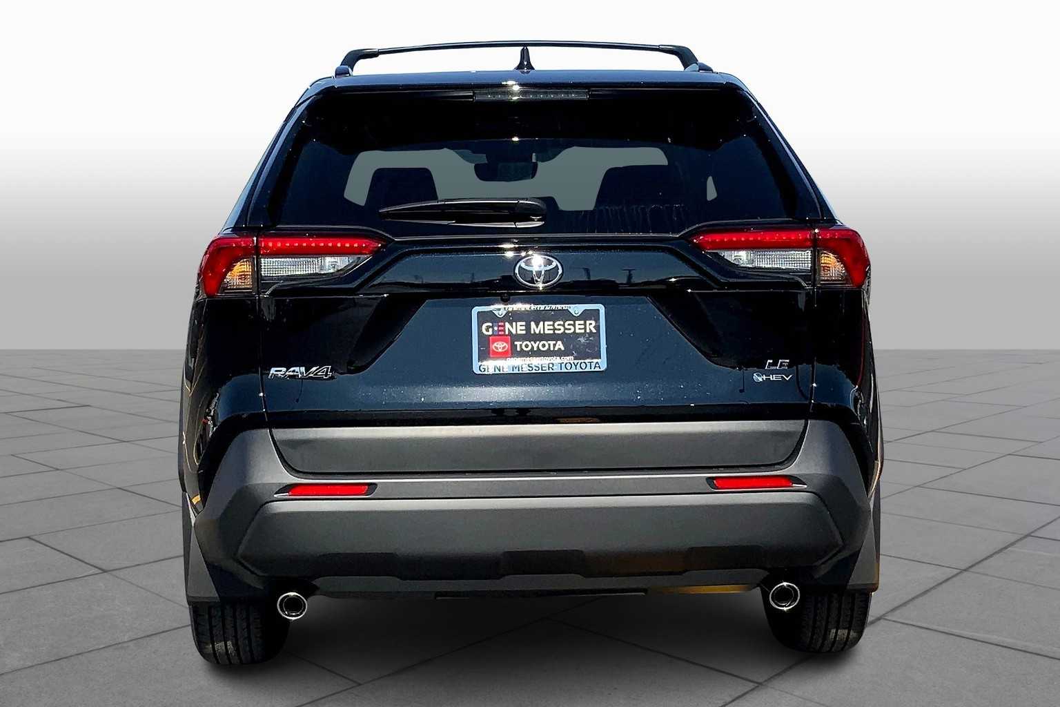 2025 Toyota RAV4 Hybrid LE photo 4