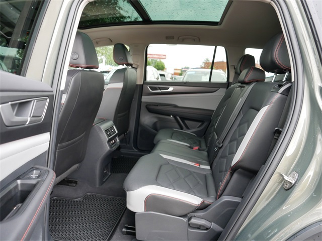 2024 Volkswagen Atlas Peak Edition SEL photo 16