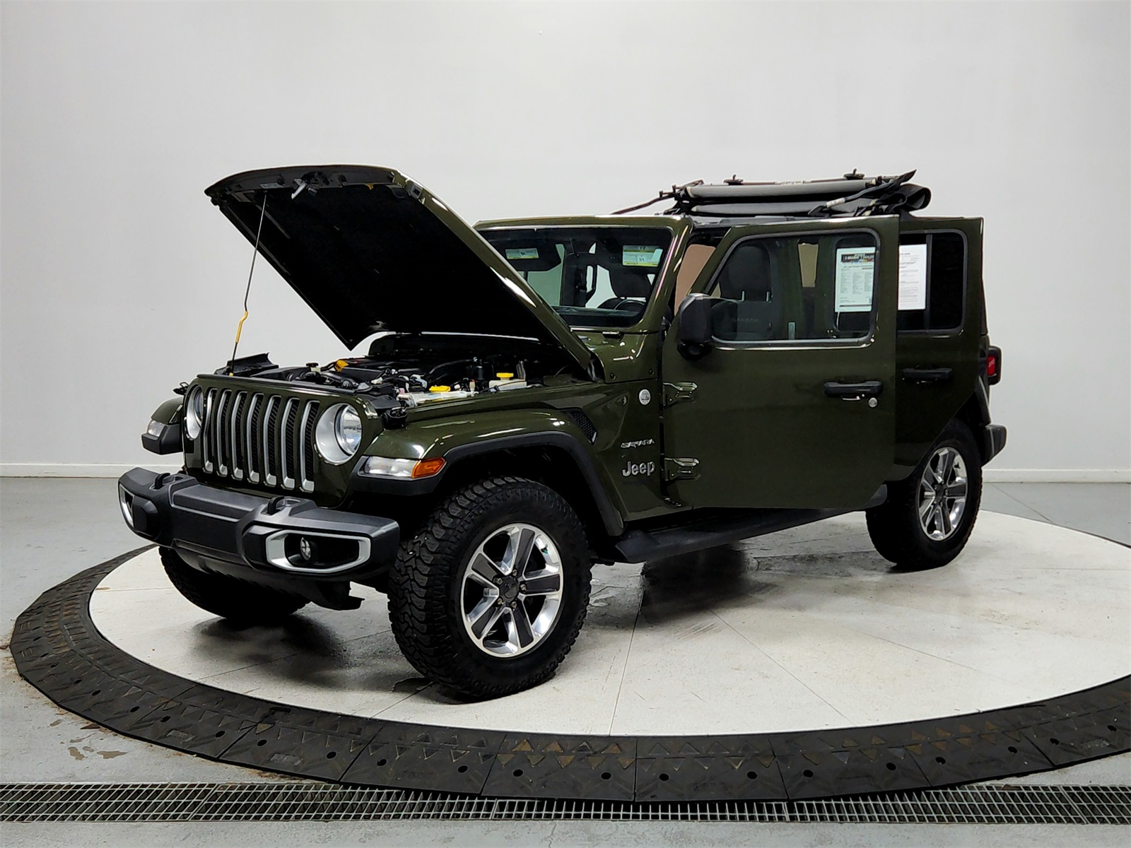 2021 Jeep Wrangler Unlimited Sahara photo 11