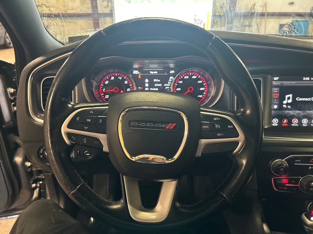 2017 Dodge Charger SXT photo 16