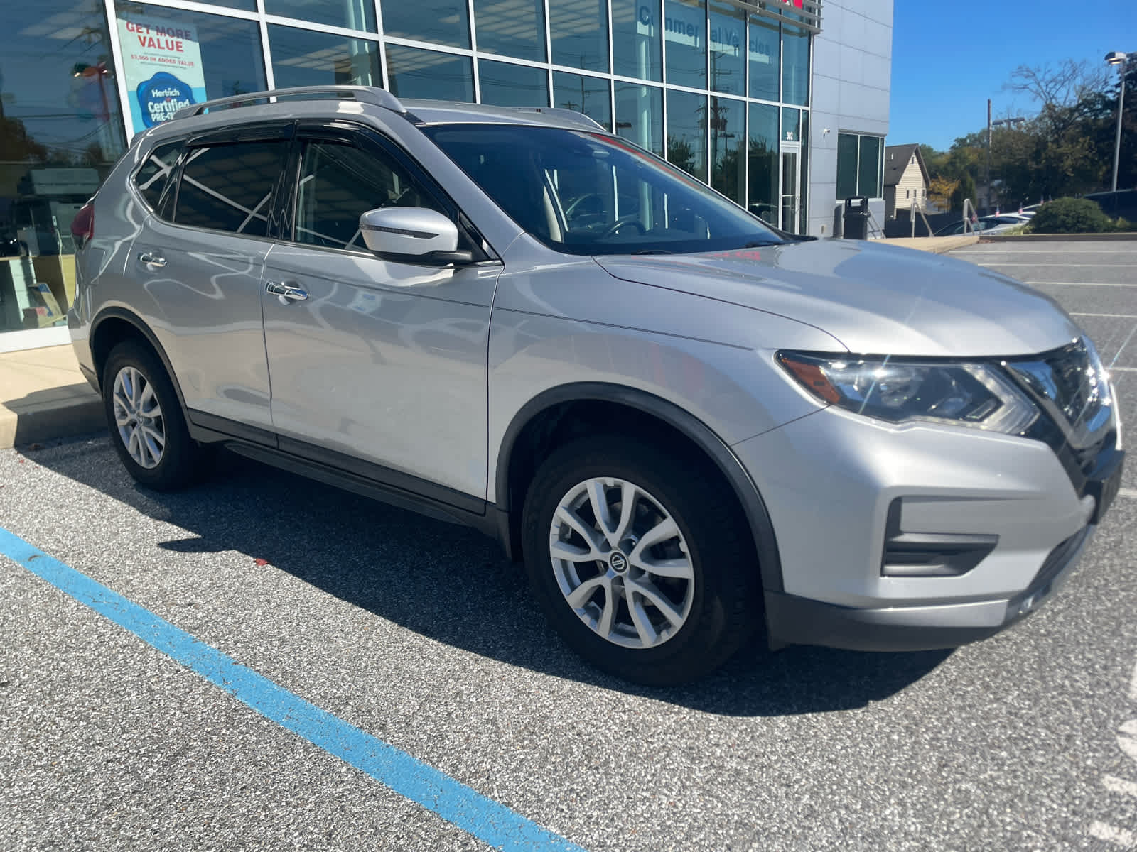 2020 Nissan Rogue SV photo 3