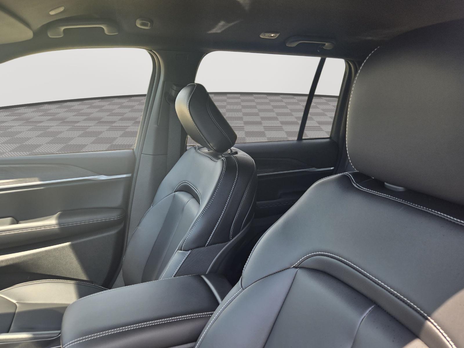 2025 Jeep Grand Cherokee Limited photo 9