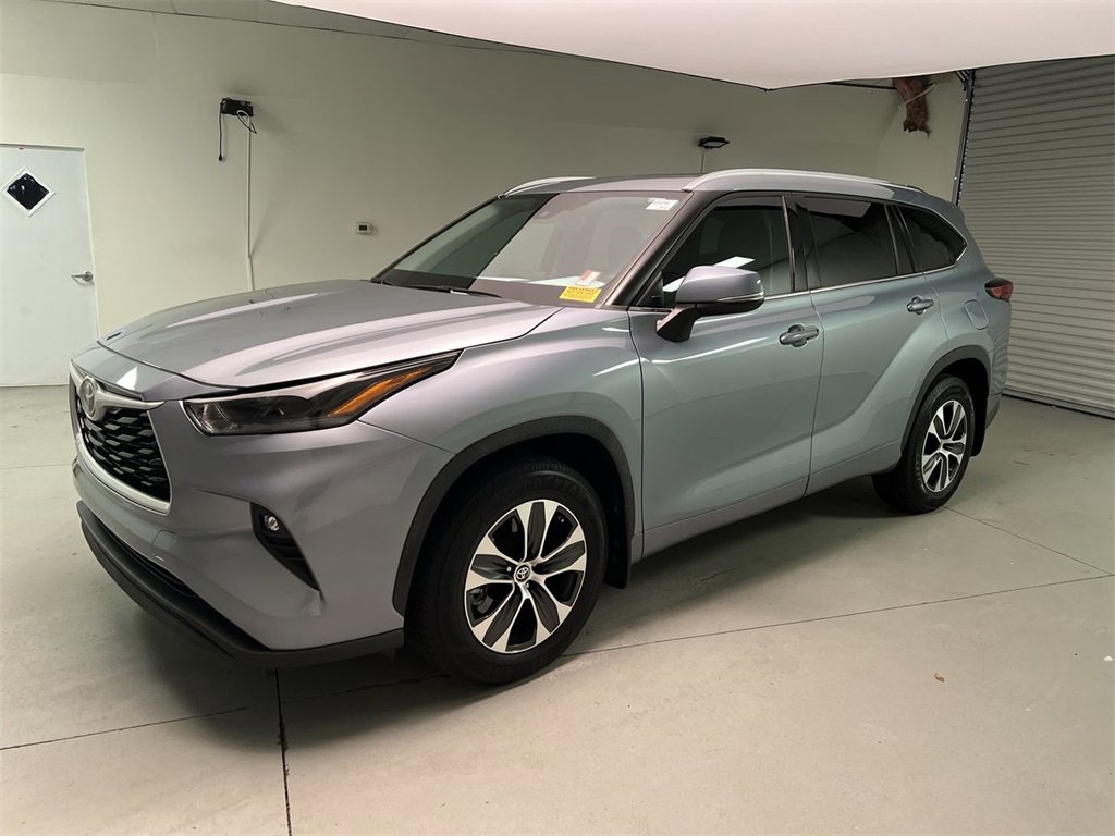 2021 Toyota Highlander XLE photo 4