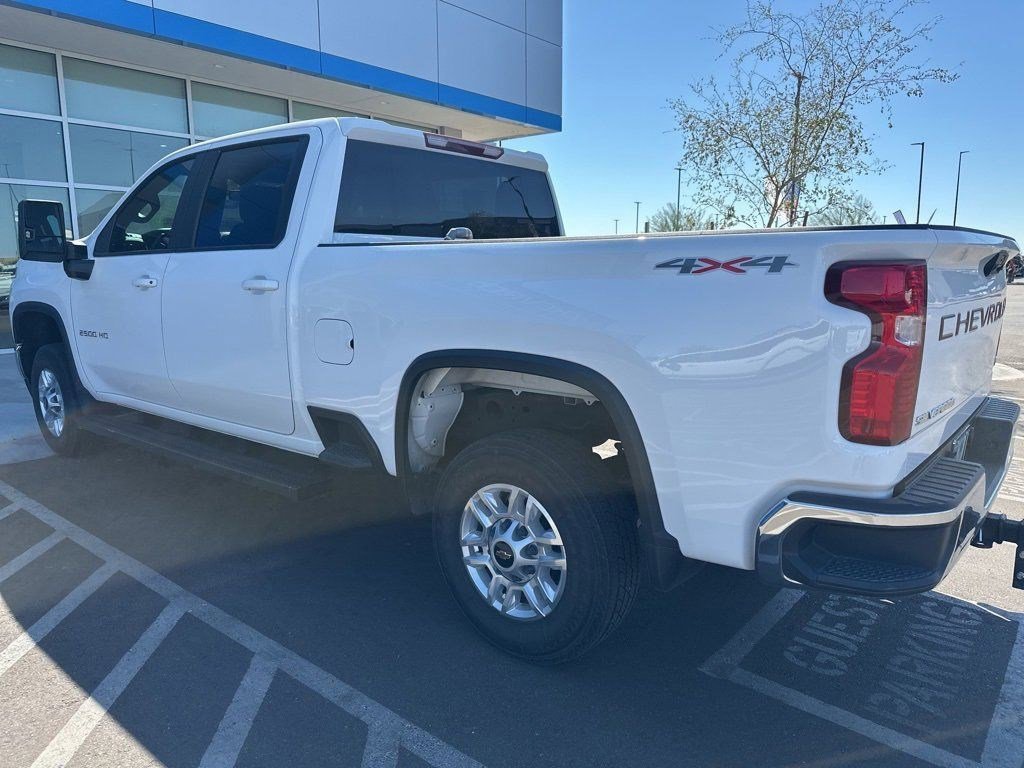 2023 Chevrolet Silverado 2500HD LT photo 3