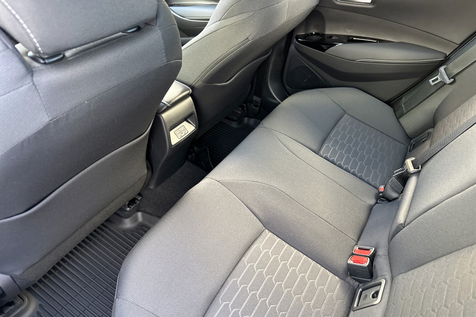 2025 Toyota Corolla SE photo 13