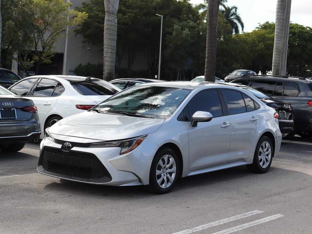 2022 Toyota Corolla LE's photo