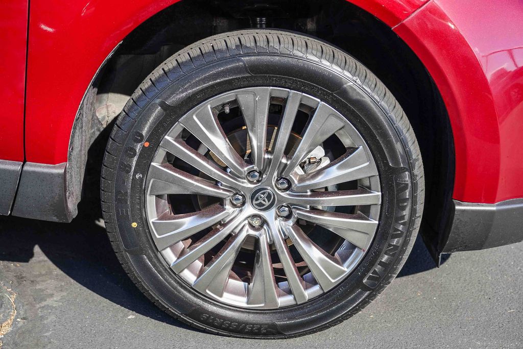2021 Toyota Venza XLE photo 4