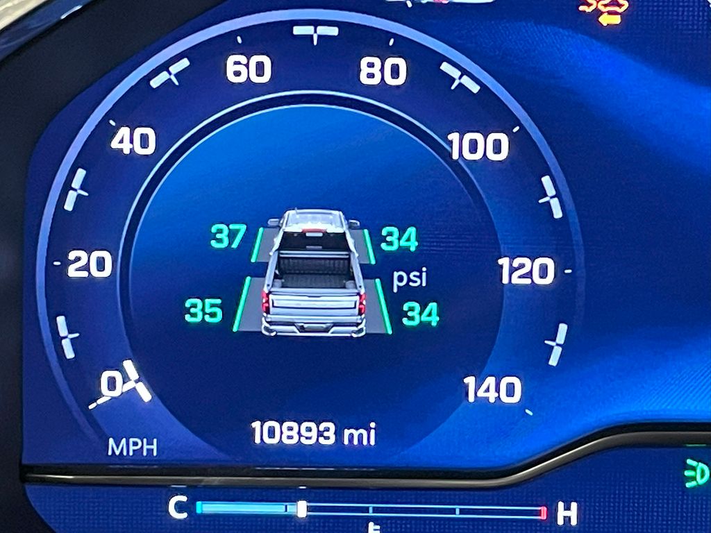 2024 Chevrolet Silverado 1500 LT photo 4