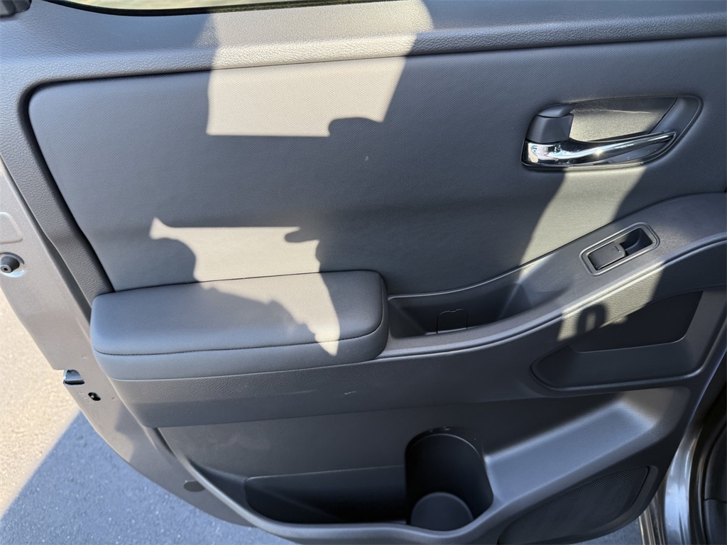2022 Nissan Frontier SV Crew Cab photo 27