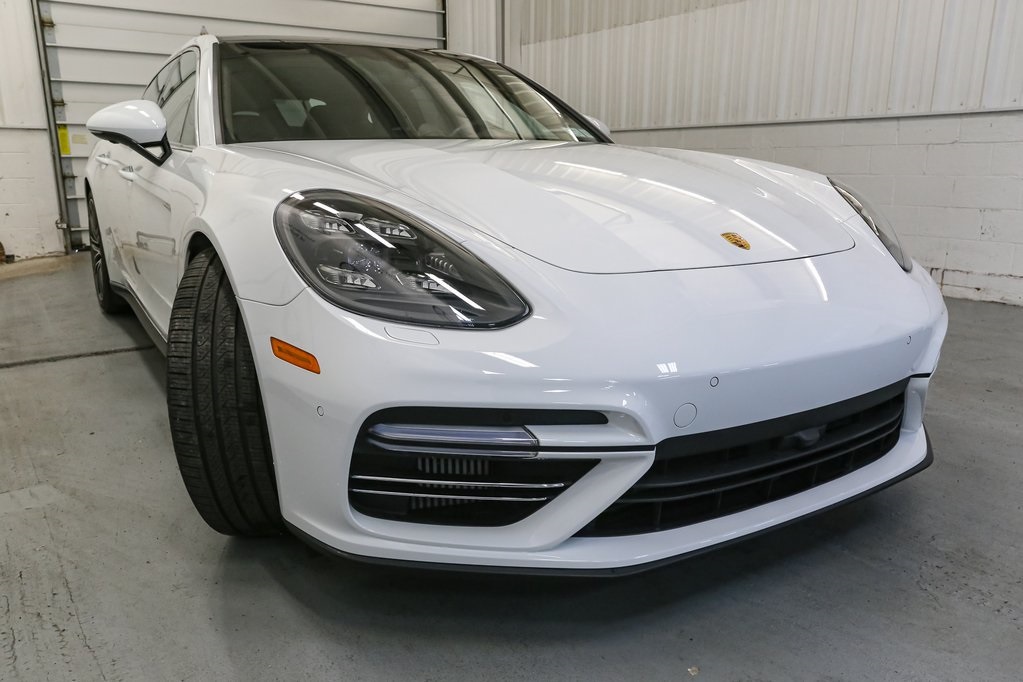 2018 Porsche Panamera Turbo Executive photo 4