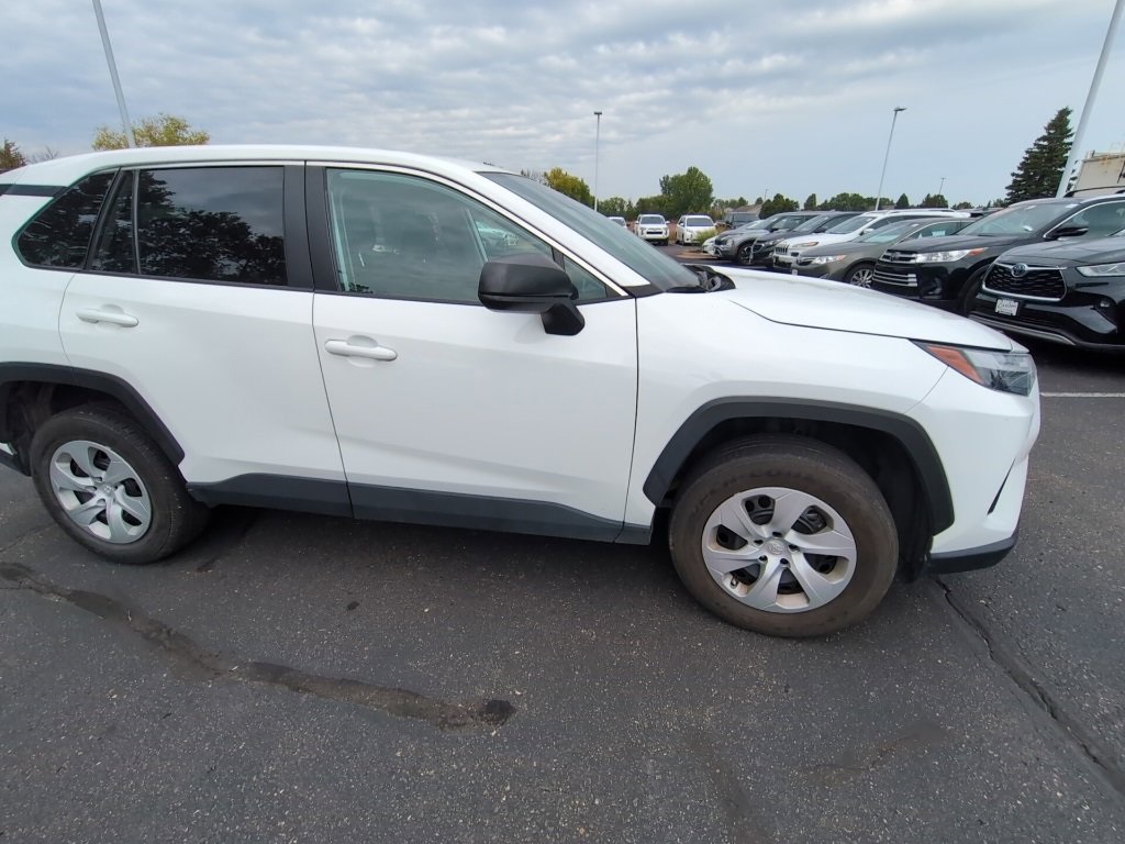 2024 Toyota RAV4 LE photo 5