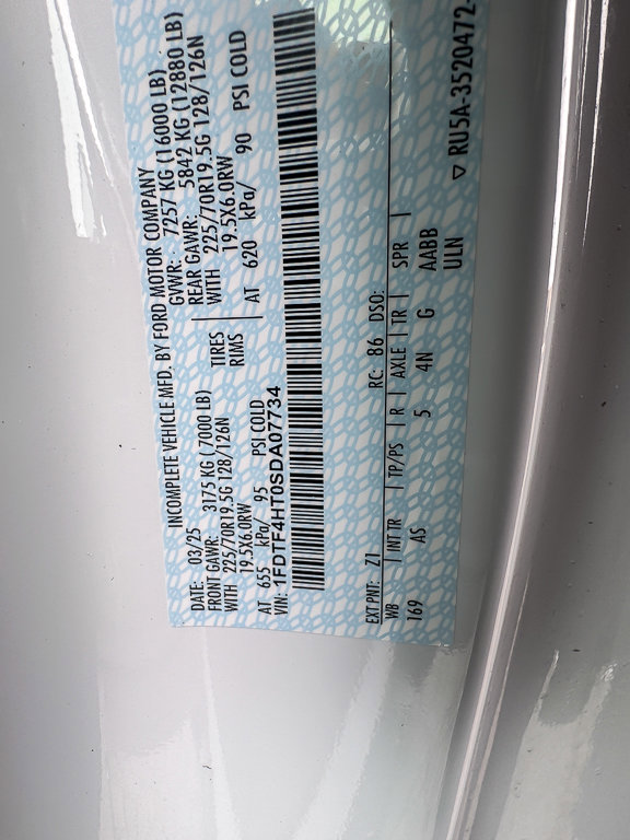 2025 FORD F-450 - Image 32