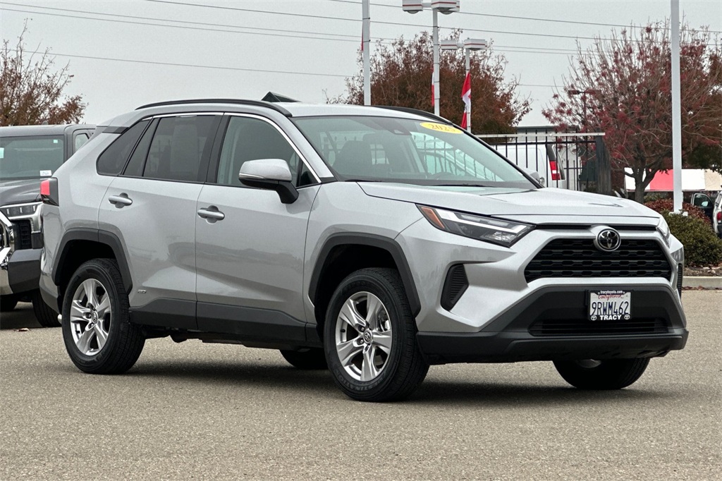 2025 Toyota RAV4 Hybrid XLE photo 2