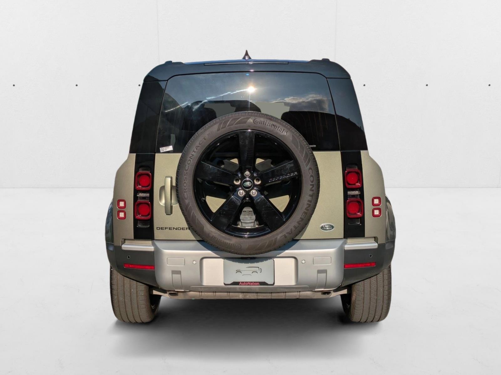 2023 Land Rover Defender S photo 7