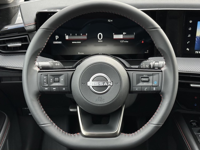 2025 Nissan Kicks SR photo 11