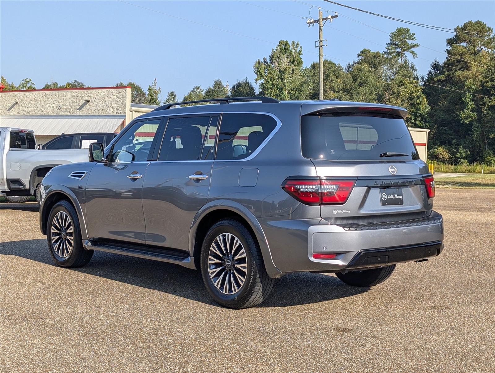 2022 Nissan Armada SL photo 3