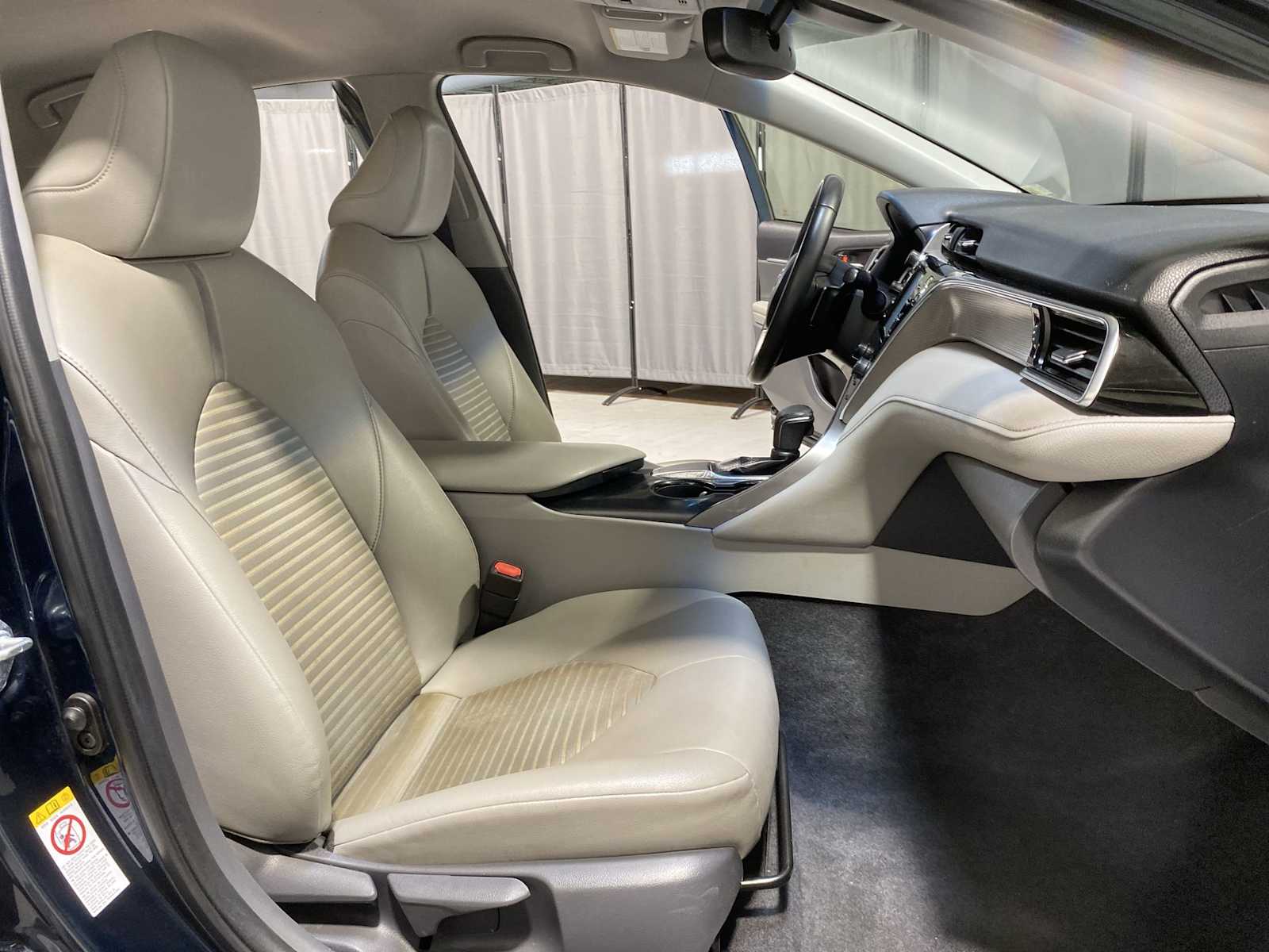 2018 Toyota Camry SE photo 14