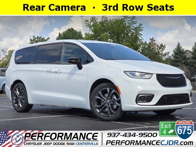 2026 Chrysler Pacifica Select's photo