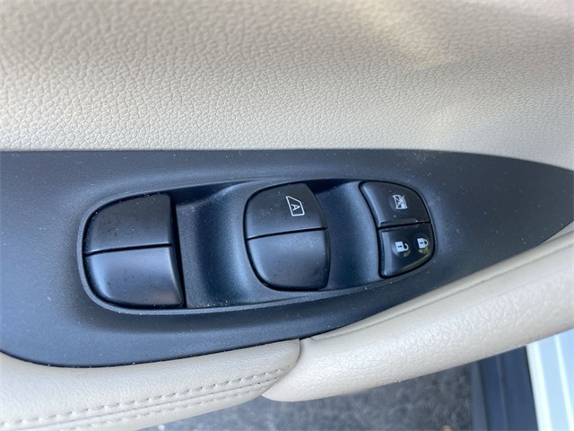 2018 Nissan Rogue SV photo 20