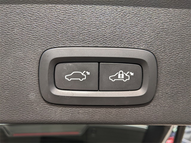 2024 Volvo XC40 Core photo 13