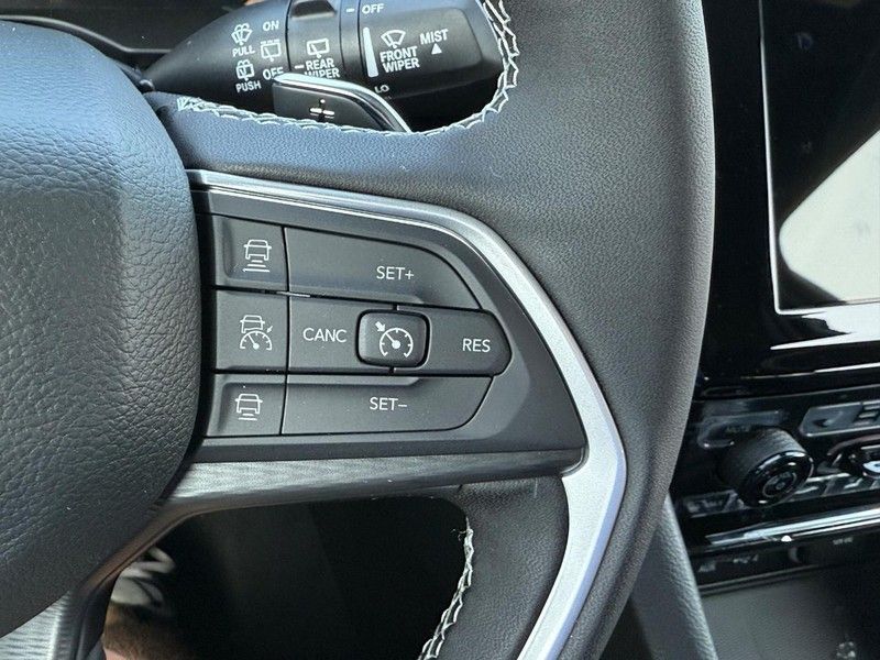 2025 Jeep Grand Cherokee Laredo X photo 12
