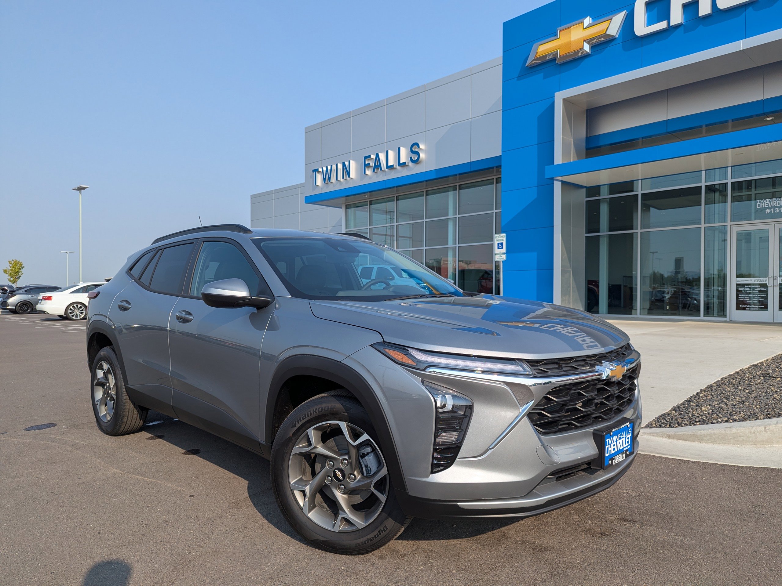 2025 Chevrolet Trax LT photo 3