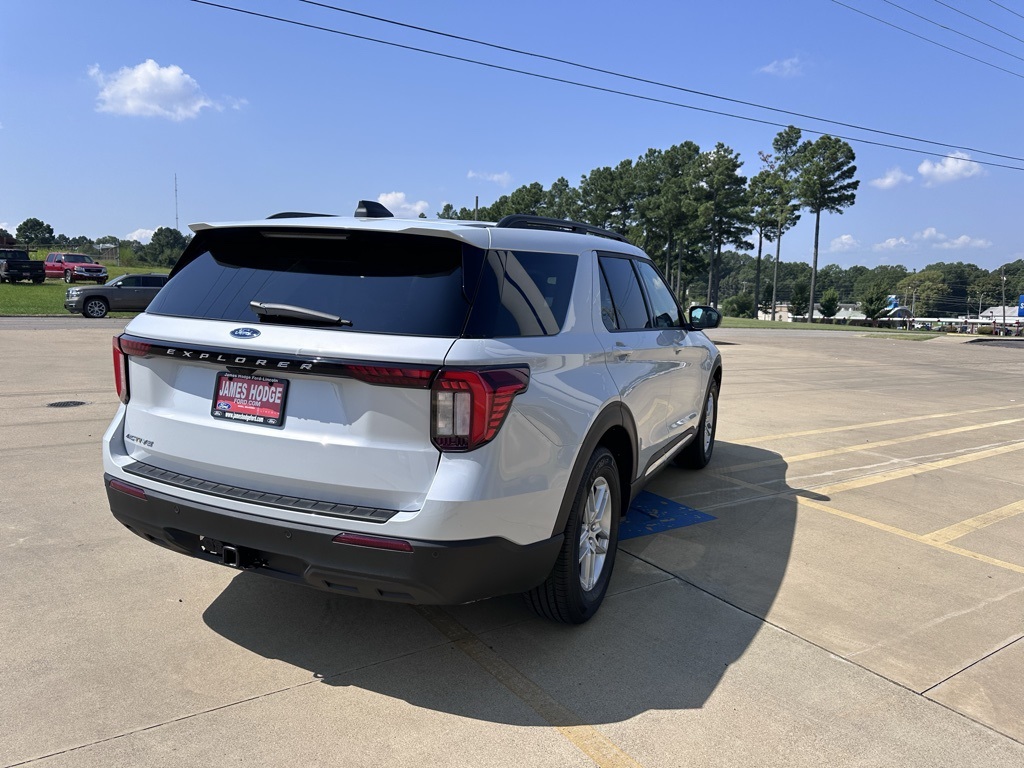2025 Ford Explorer photo 4