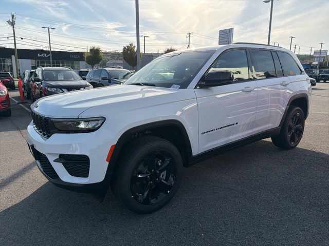 2025 Jeep Grand Cherokee Altitude photo 5