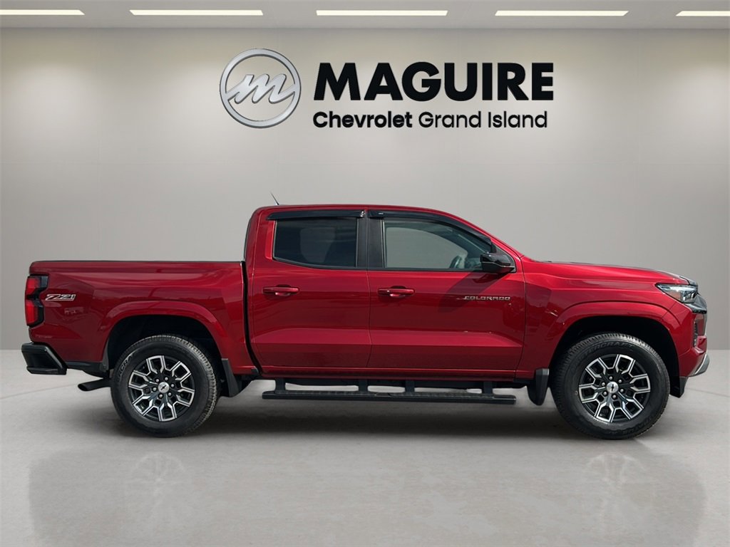 2023 Chevrolet Colorado Z71 photo 2