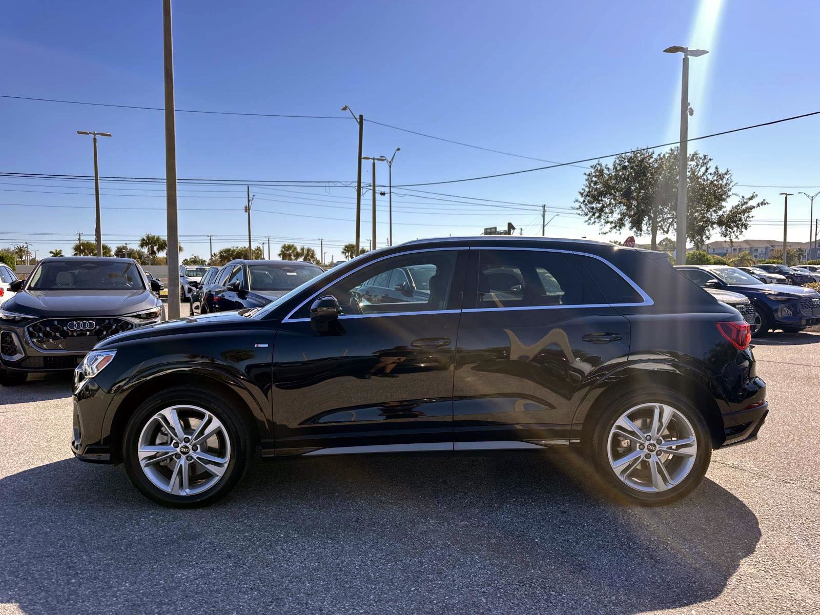 2022 Audi Q3 S line Premium Plus 45 TFSI photo 3