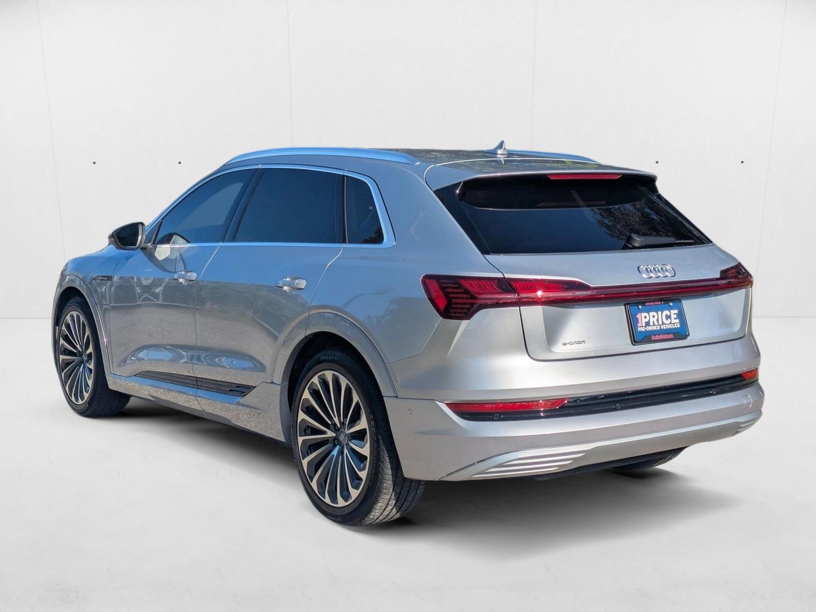 2019 Audi e-tron Premium Plus photo 8