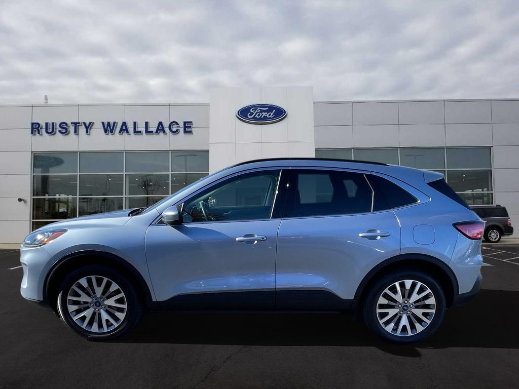 2022 Ford Escape Titanium's photo