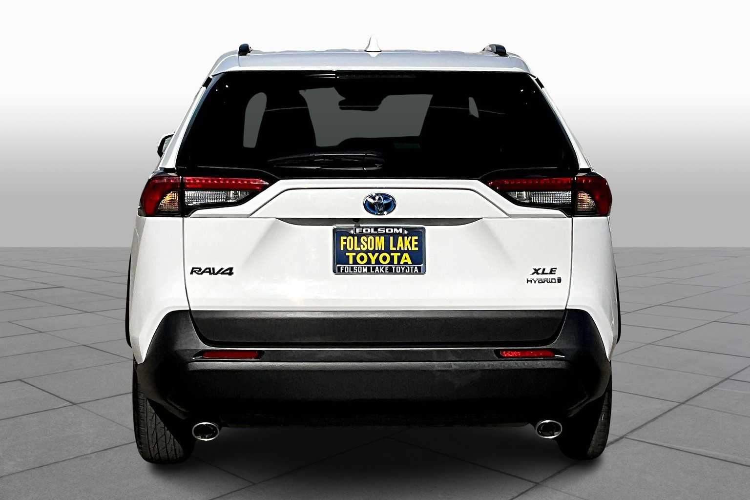 2024 Toyota RAV4 Hybrid XLE photo 4
