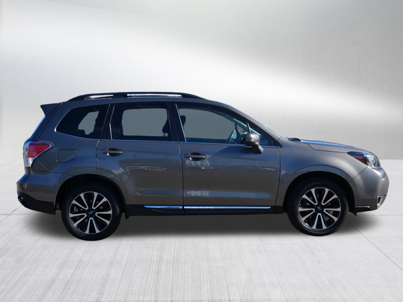 2017 Subaru Forester Touring photo 2