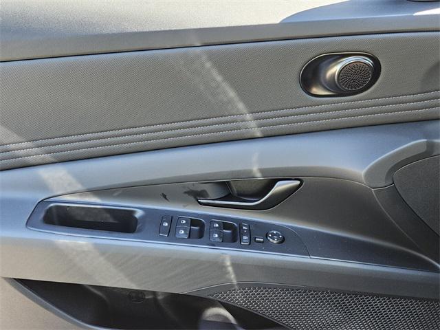 2025 Hyundai Elantra SEL Sport photo 27
