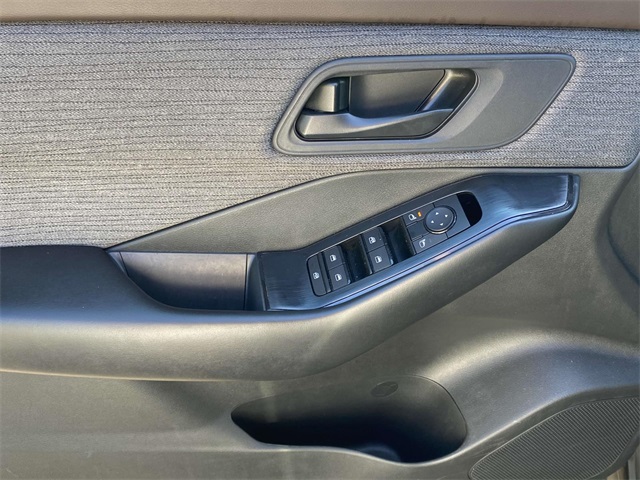2023 Nissan Rogue S photo 15