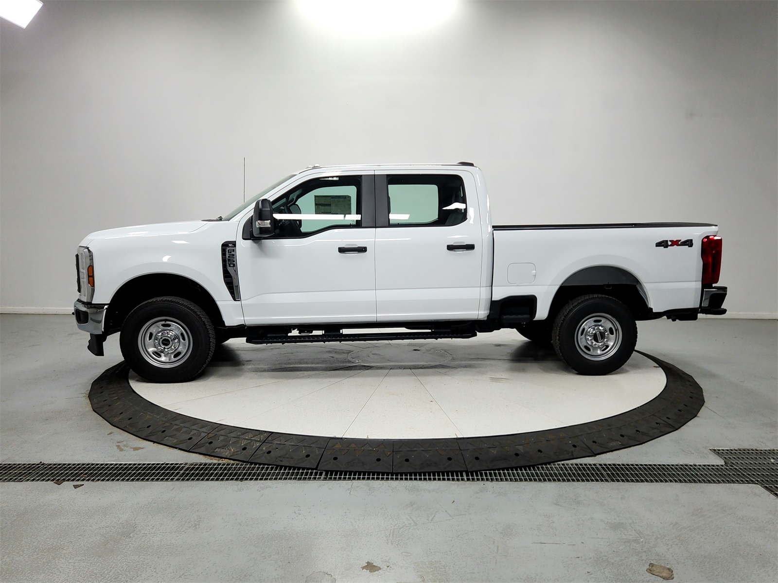 2025 Ford F-250 XL photo 2