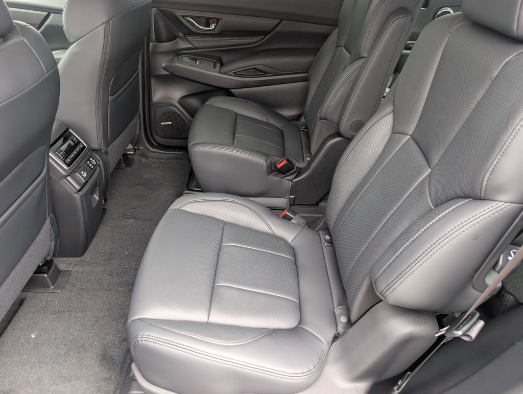 2025 Subaru Ascent Onyx Edition Touring photo 19