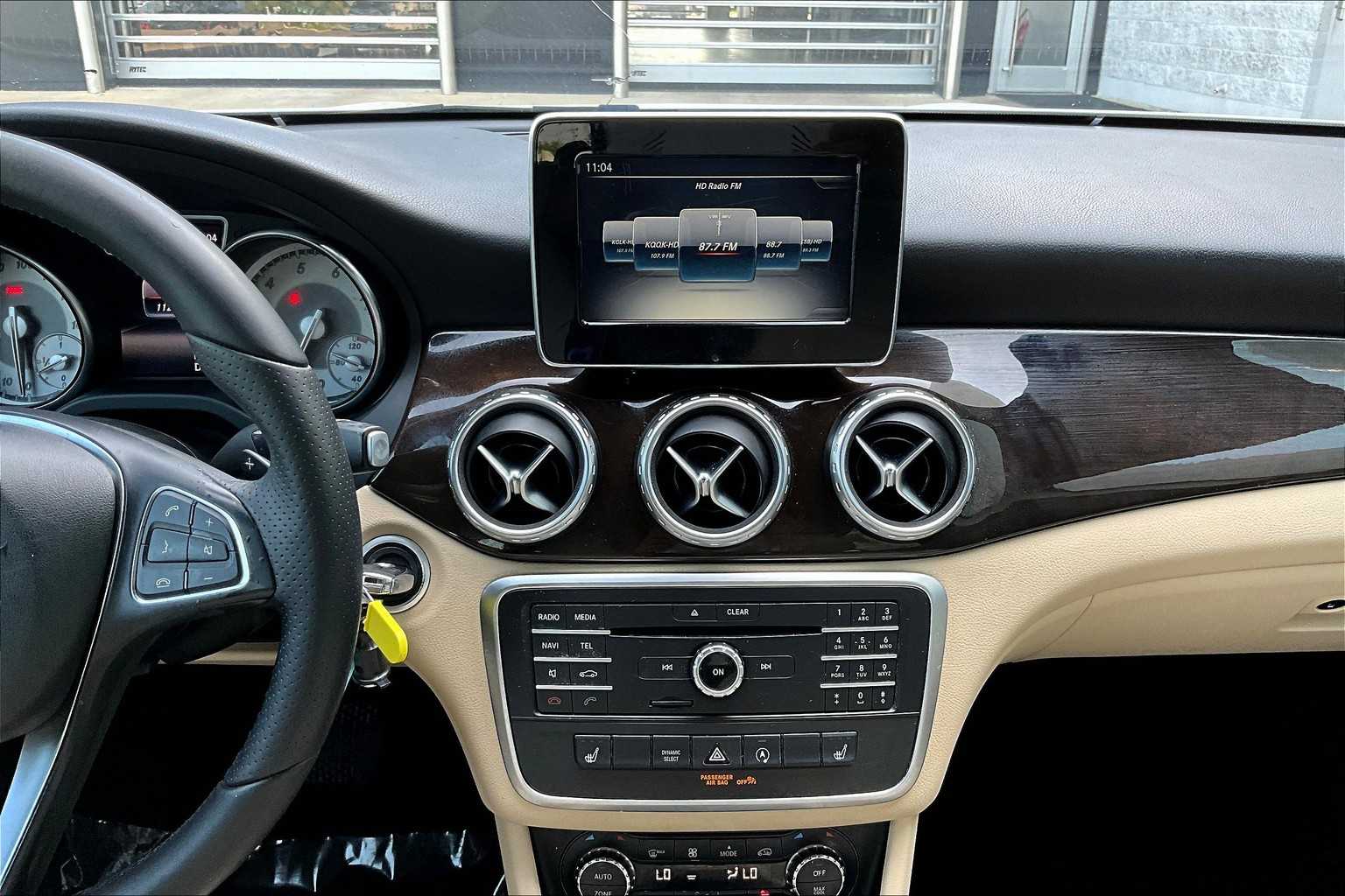 2016 Mercedes Benz GLA 250 photo 6