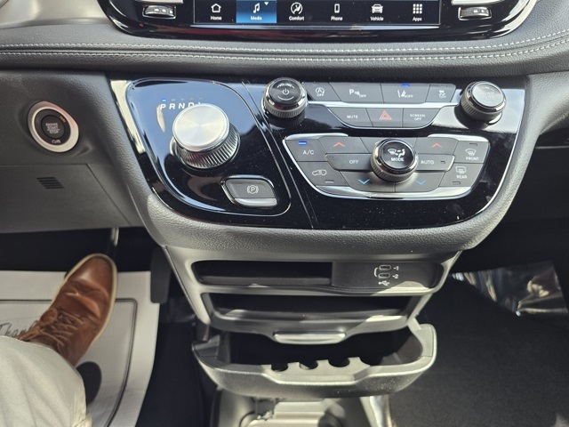 2026 Chrysler Pacifica photo 24