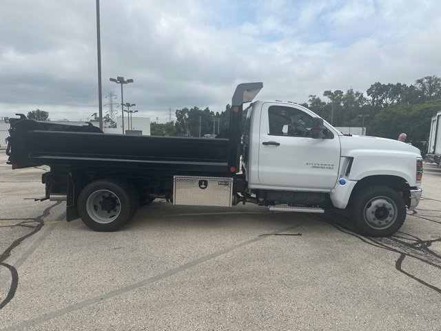 2024 Chevrolet Silverado 4500HD Work Truck photo 3