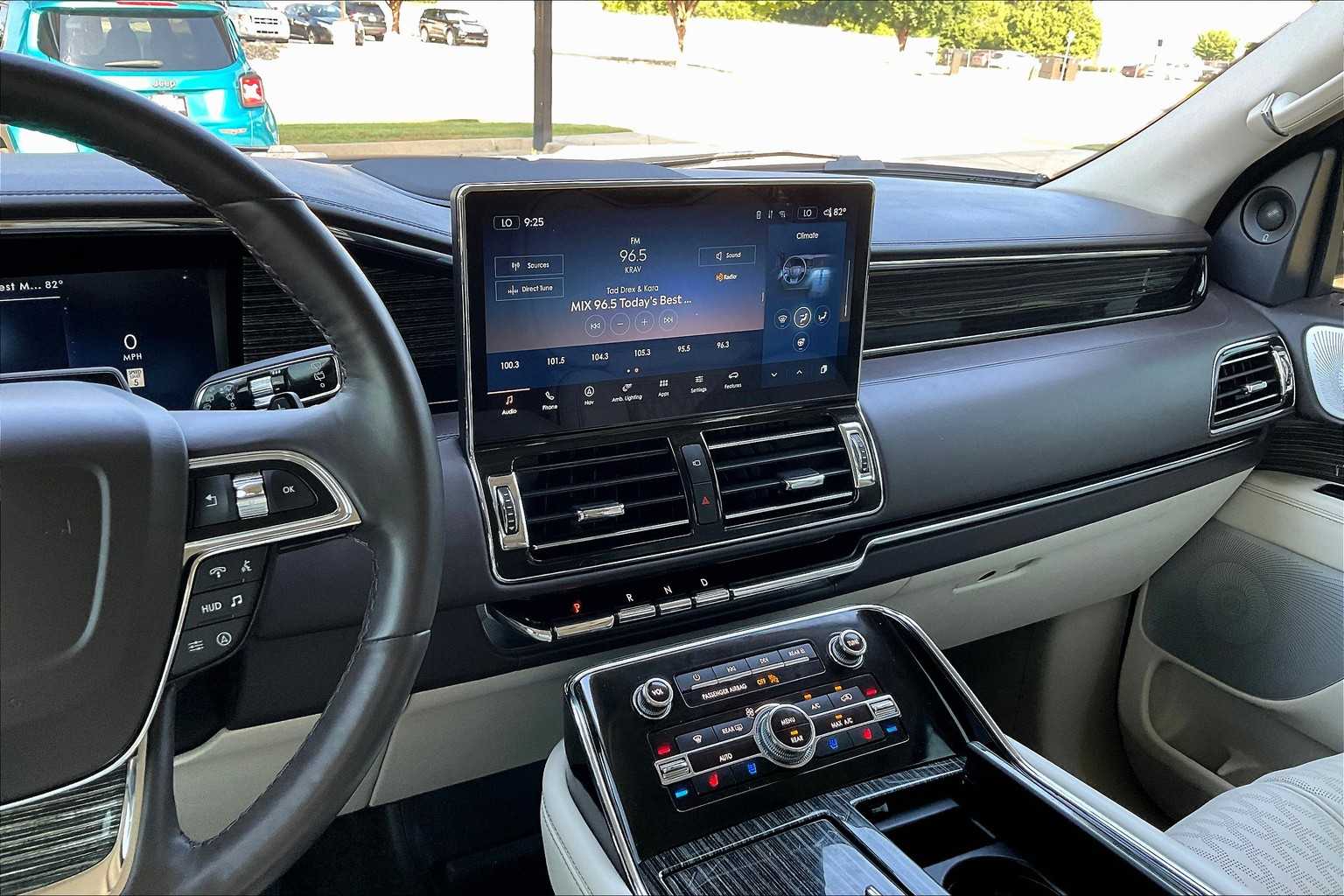 2024 Lincoln Navigator Black Label photo 6
