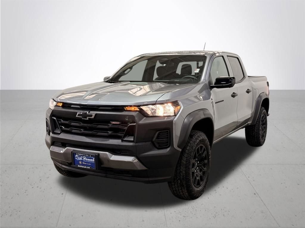2024 Chevrolet Colorado Trail Boss photo 2