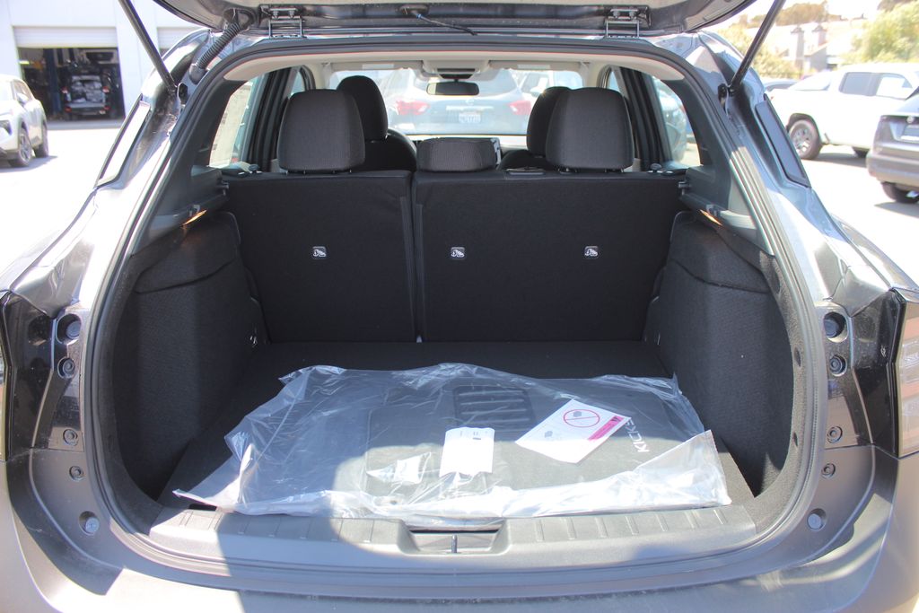 2025 Nissan Kicks S photo 8