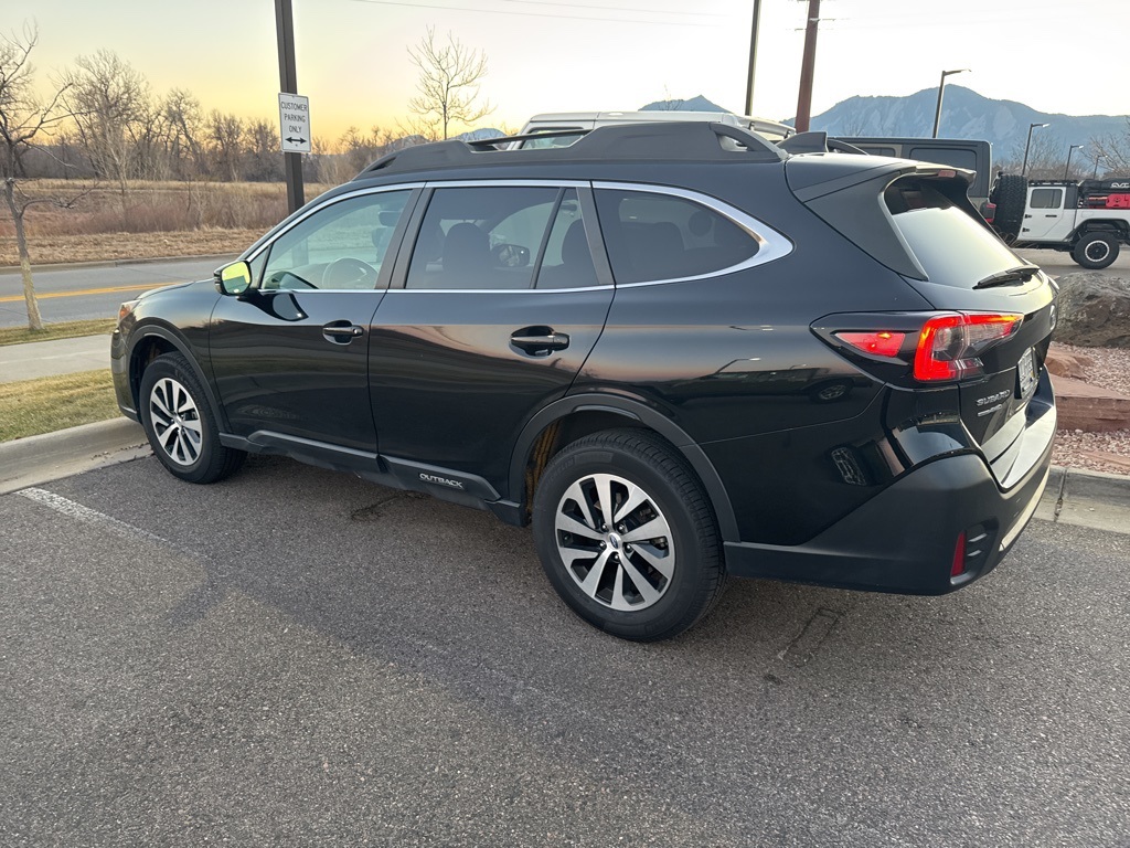2022 Subaru Outback Premium photo 2