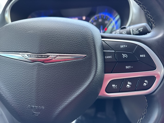 2022 Chrysler Pacifica Touring L photo 24