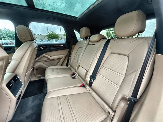2022 Porsche Cayenne Base photo 23