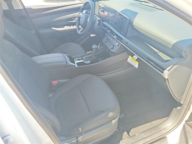 2025 Hyundai Tucson SE photo 15