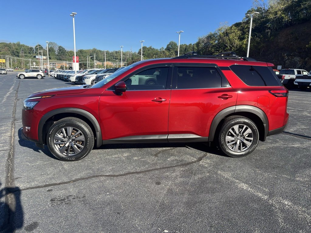 2022 Nissan Pathfinder SV photo 3