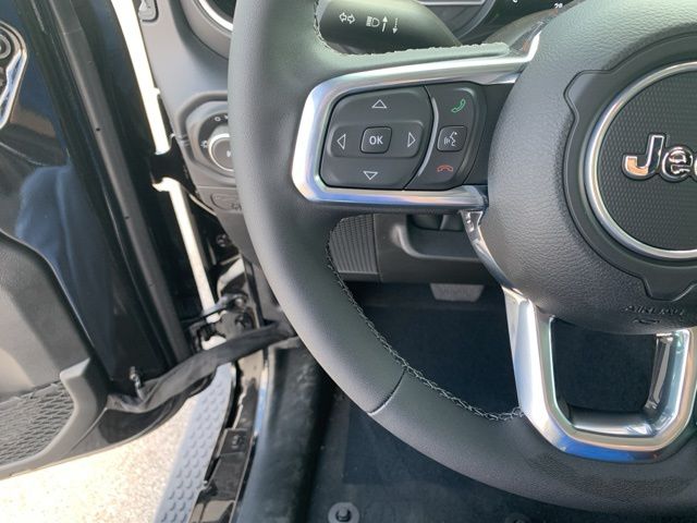 2025 Jeep Wrangler Sahara photo 13